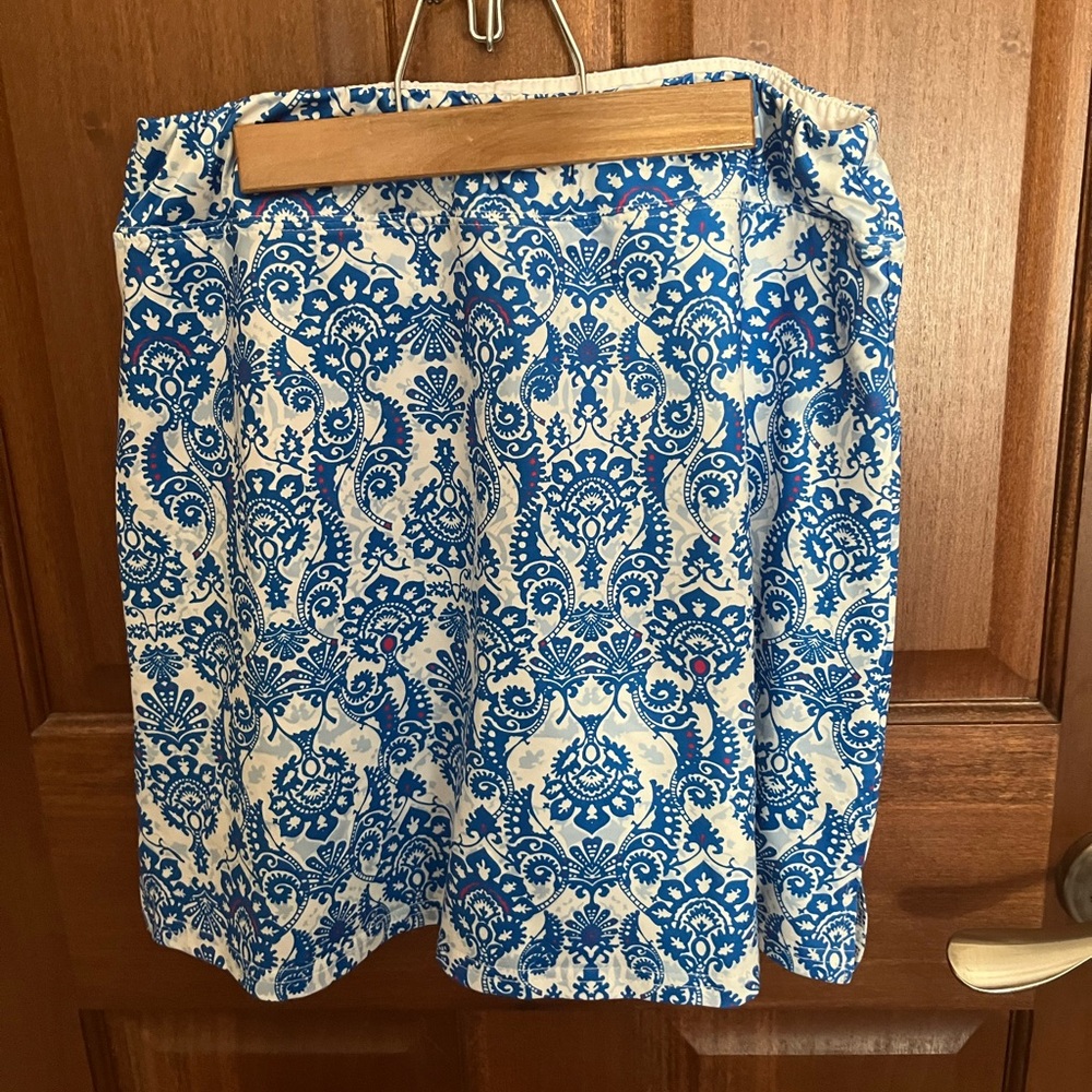 Ekouaer High waisted. Active performance golf skort. Paisley pattern. Size Large